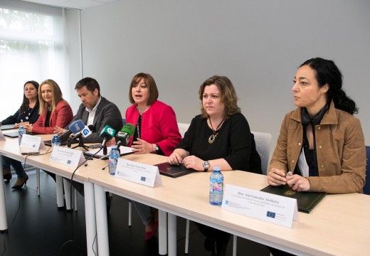 A Xunta asina un protocolo cos concellos da Rede Galega de Acollemento para mellorar a coordinación e os servizos dos centros que atenden as mulleres que sofren violencia de xénero